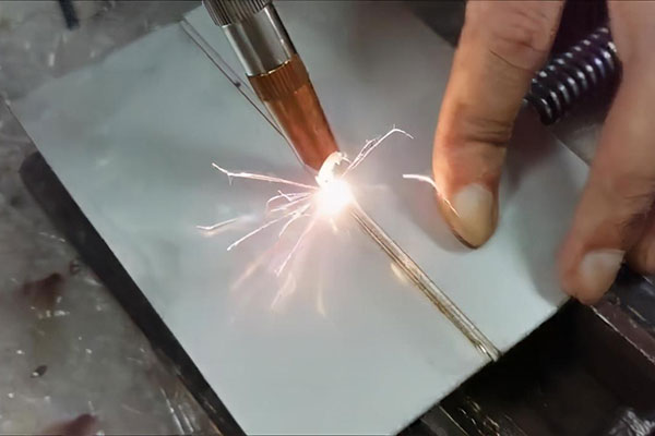 手持式激光焊接機與傳統焊接機比有什麽優勢？